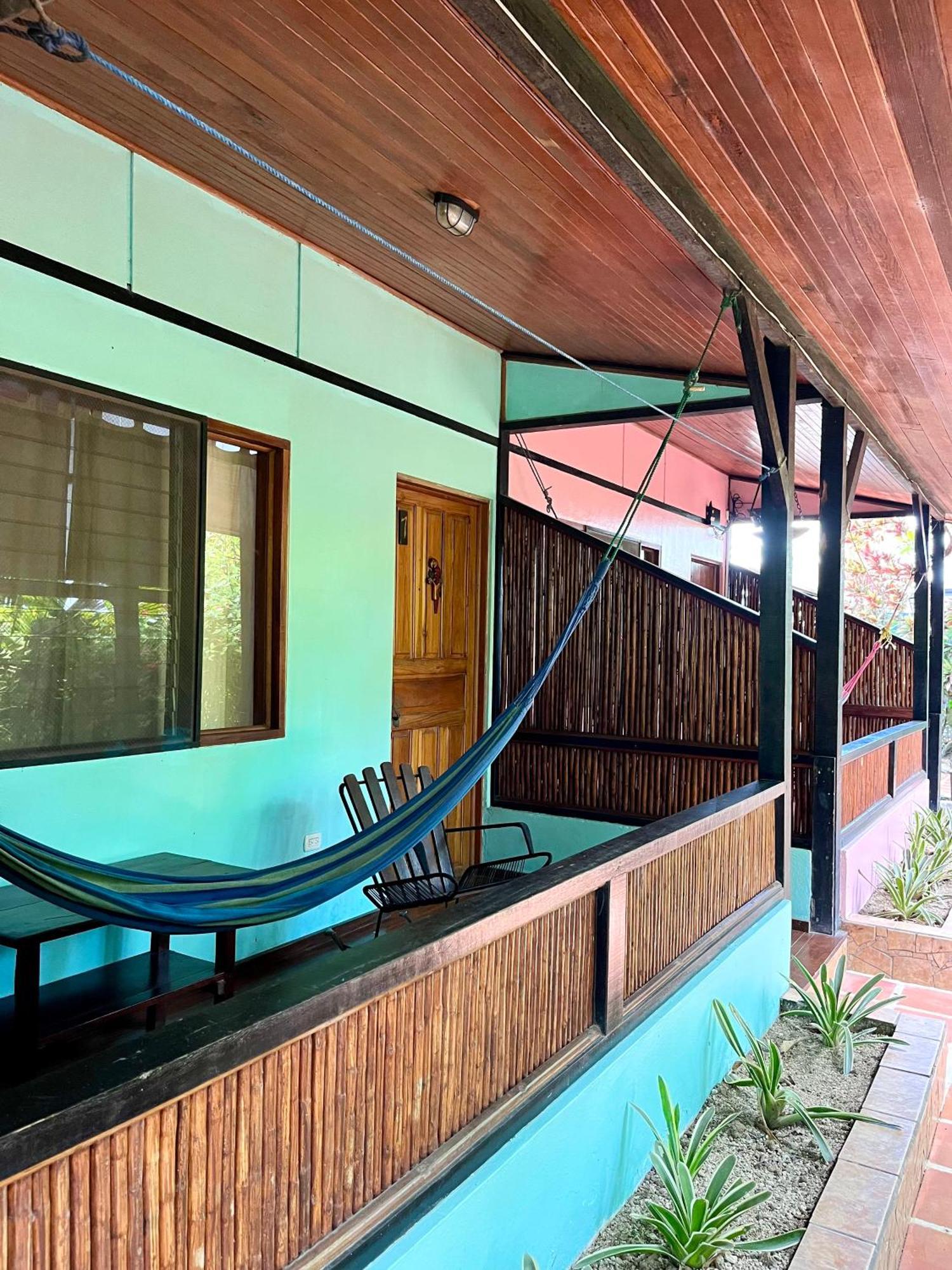 El Clan Hostel Puerto Viejo de Talamanca Extérieur photo